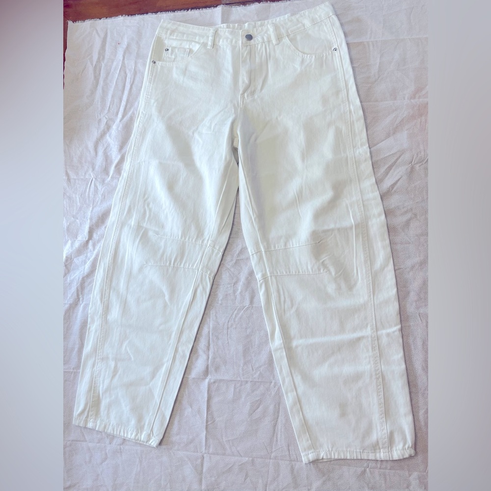 New White barrel jeans size large